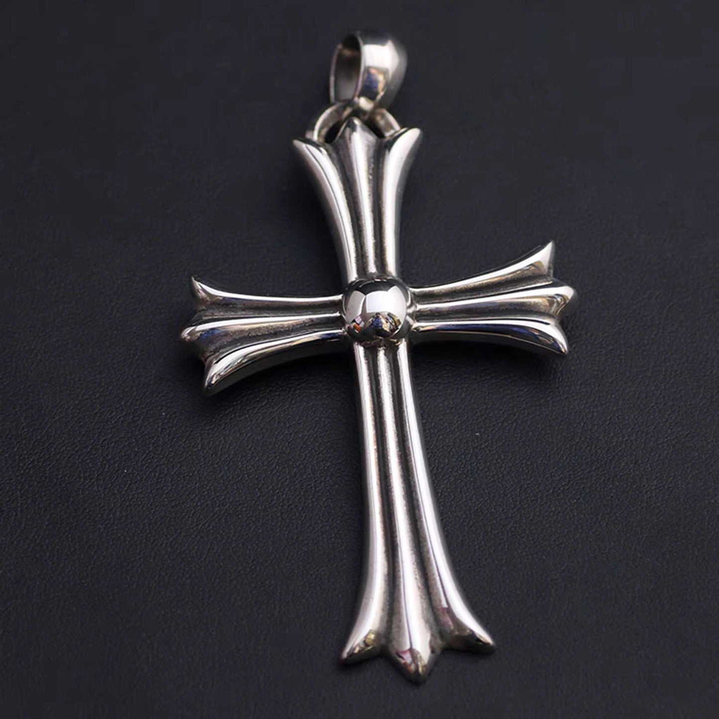 Halskette mit Anhänger aus Sterlingsilber mit gotischem Kreuz, großer silberner Kreuzanhänger