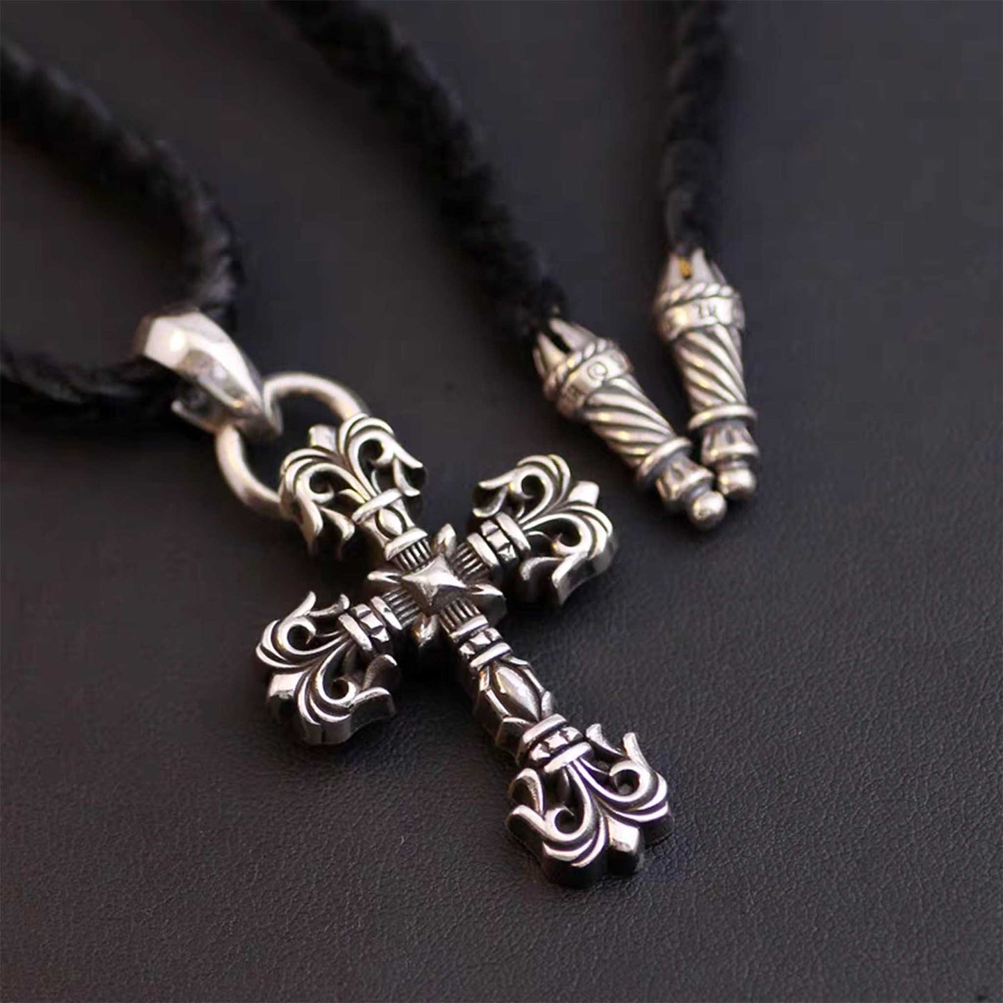 Halskettenanhänger im Chrome Hearts-Stil, mittlerer Gothic-Kreuz-Anhänger, Sterling-Silber-Punk-Statement-Charm