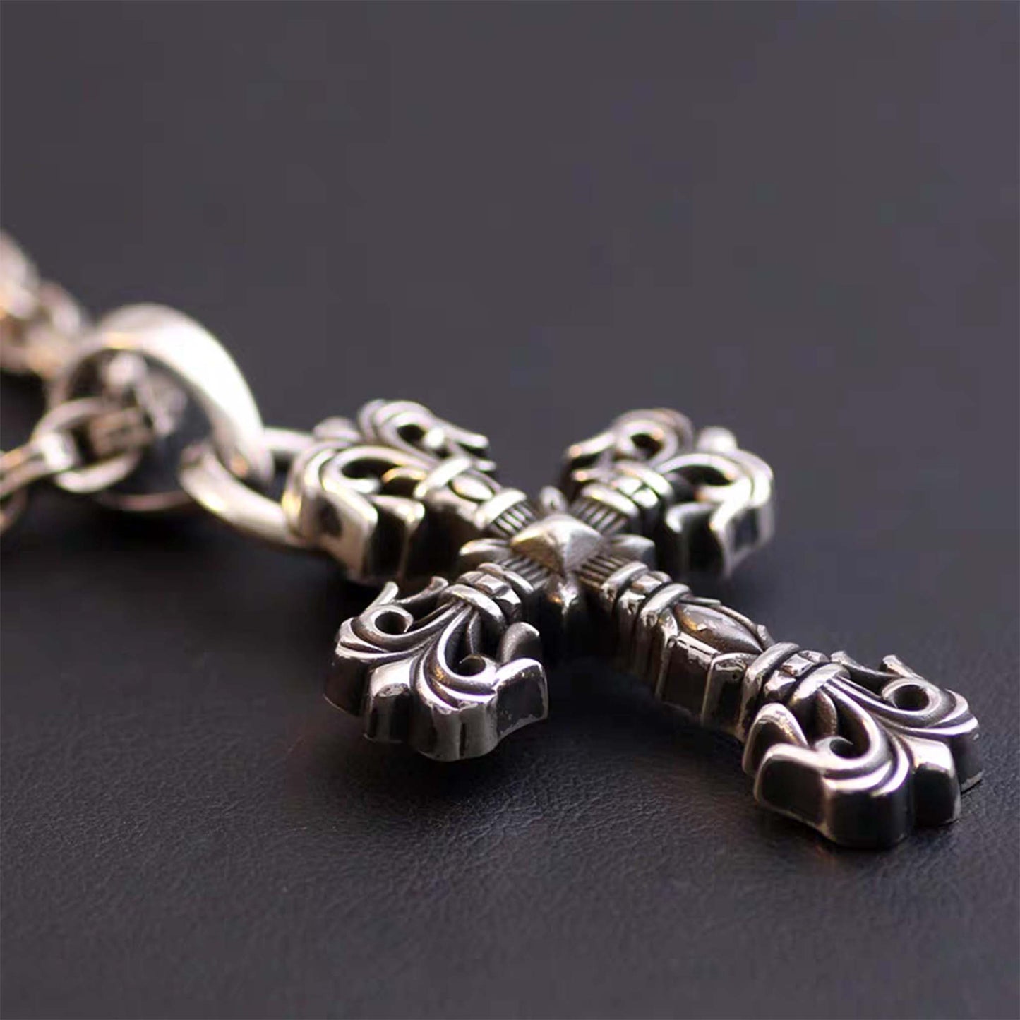 Halskettenanhänger im Chrome Hearts-Stil, mittlerer Gothic-Kreuz-Anhänger, Sterling-Silber-Punk-Statement-Charm