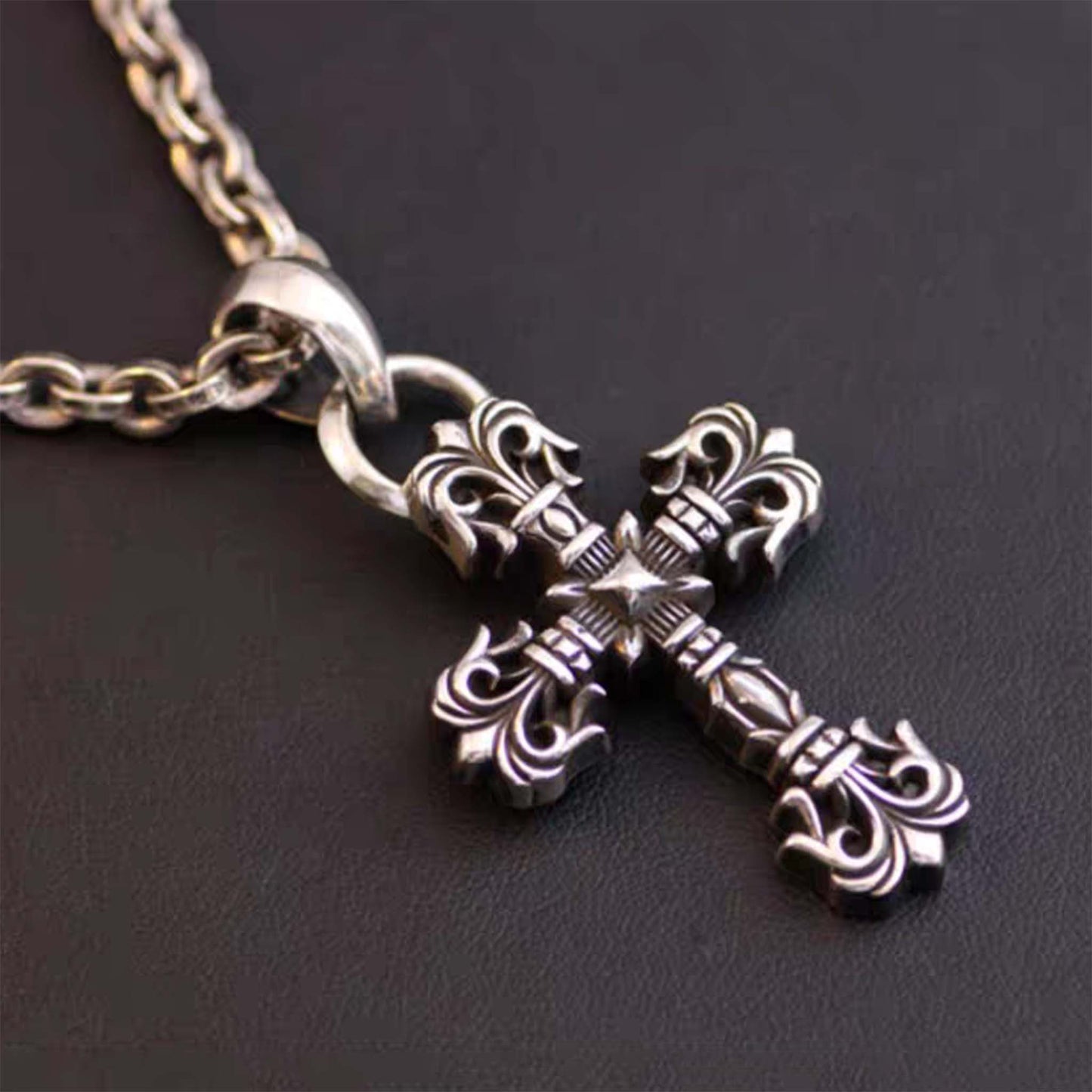 Halskettenanhänger im Chrome Hearts-Stil, mittlerer Gothic-Kreuz-Anhänger, Sterling-Silber-Punk-Statement-Charm